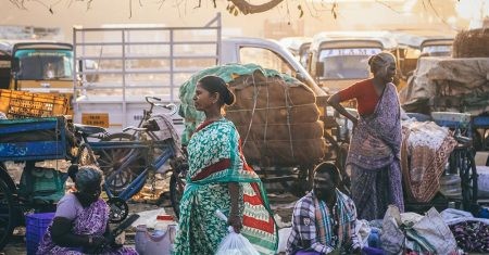 Arunachalam Muruganantham ideó una máquina de hacer compresas baratas y asequibles.