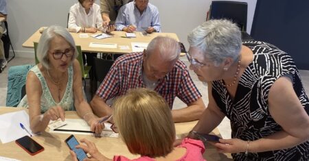 Taller para mayores de Orange y Policía Nacional en ODC